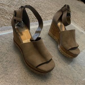 Dolce Vita tan wedge shoes new corkscrew bottoms